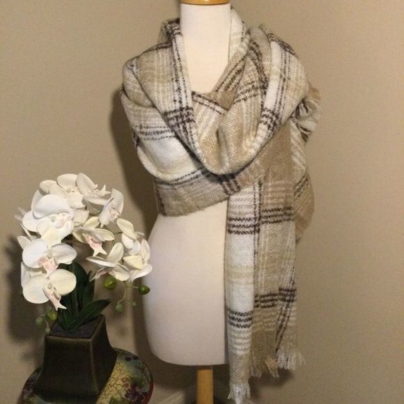 Charming Charlie Plaid Blanket Scarf Wrap - Picture 2 of 12
